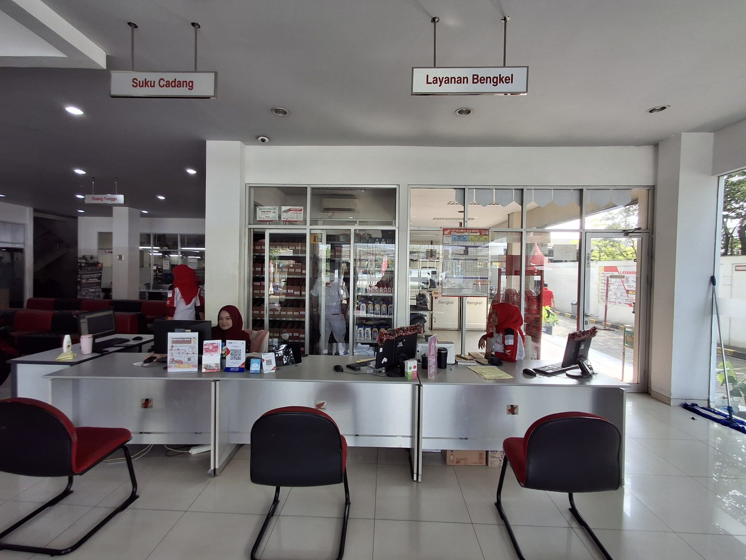 Front Desk Bintang Motor Bekasi