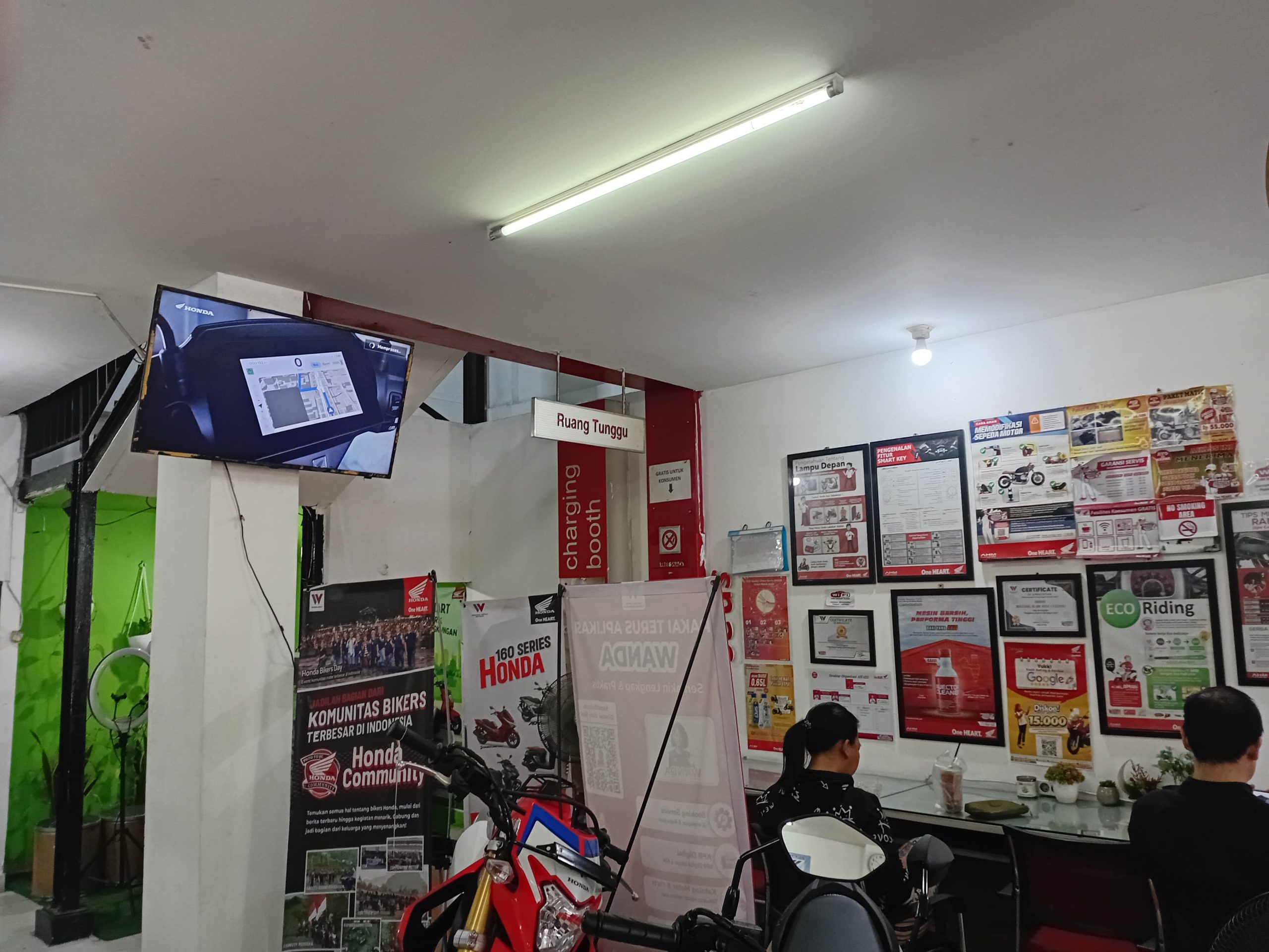 Lobby Dealer Bintang Motor Tangerang